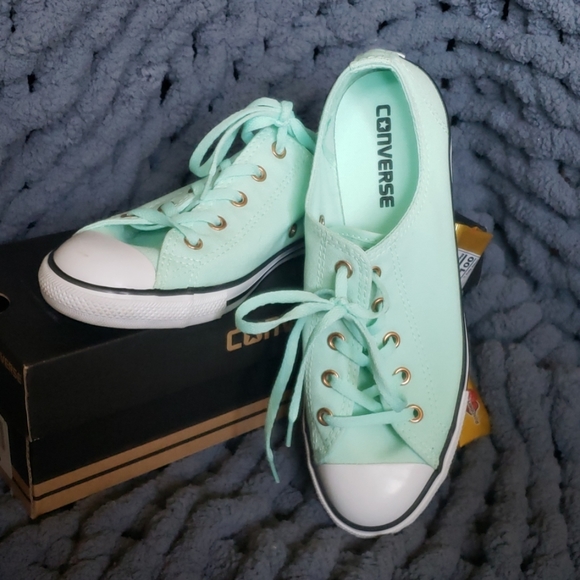 Converse Shoes - RARE Mint Coverse with Rose Gold eyelets size 7.5